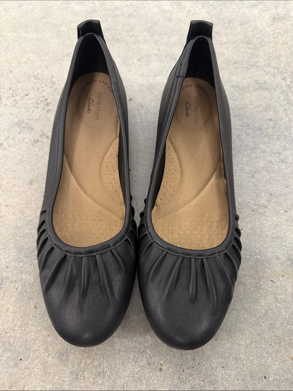 Clarks Black Leather Gathered Toe Ballet Flats